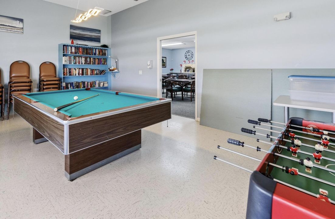 待售: $229,000 (1 贝兹, 1 浴室, 954 平方英尺)