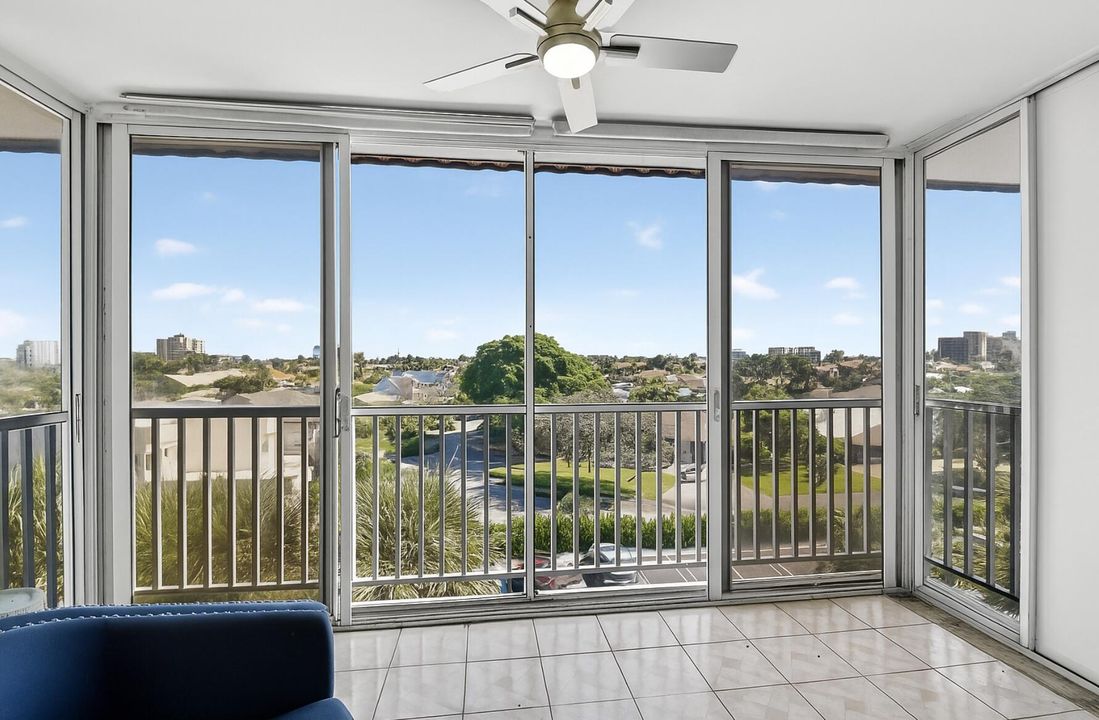 На продажу: $320,000 (2 спален, 2 ванн, 1200 Квадратных фут)