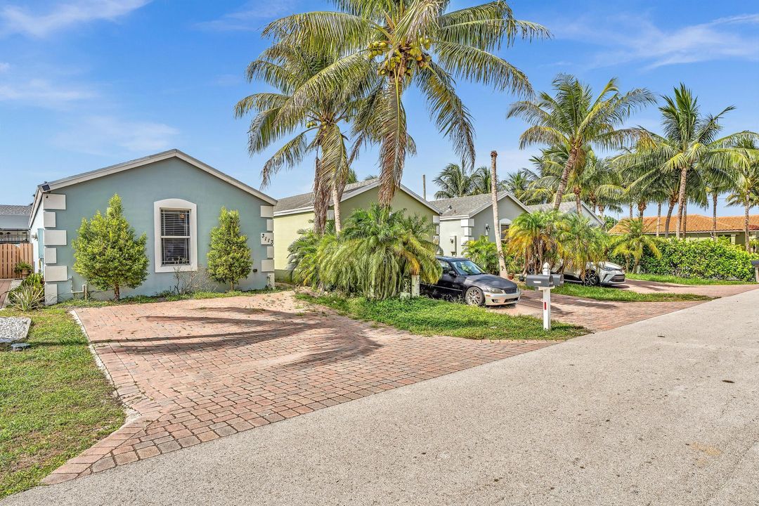 For Sale: $395,000 (3 beds, 2 baths, 1408 Square Feet)
