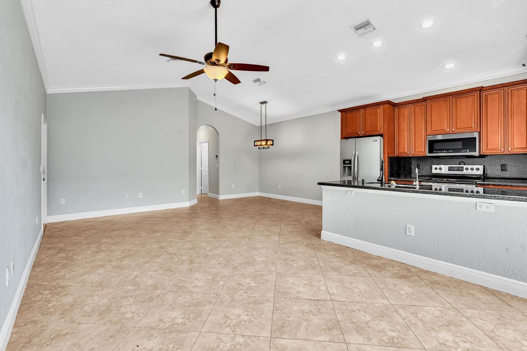 For Sale: $395,000 (3 beds, 2 baths, 1408 Square Feet)