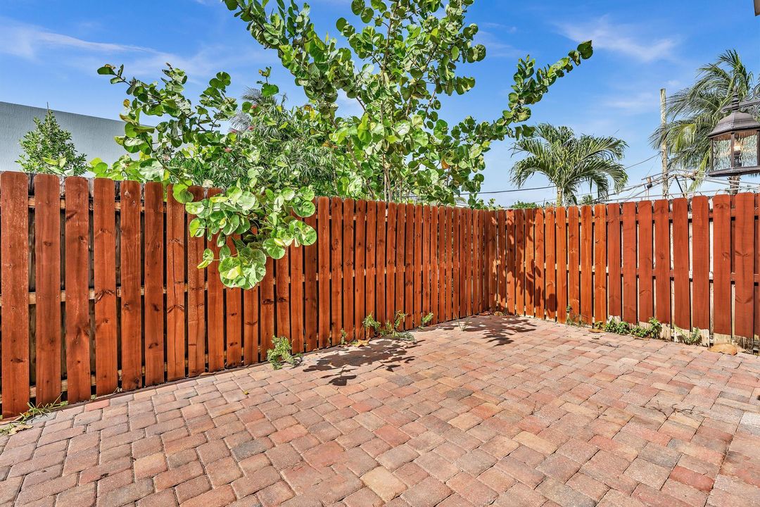 For Sale: $395,000 (3 beds, 2 baths, 1408 Square Feet)