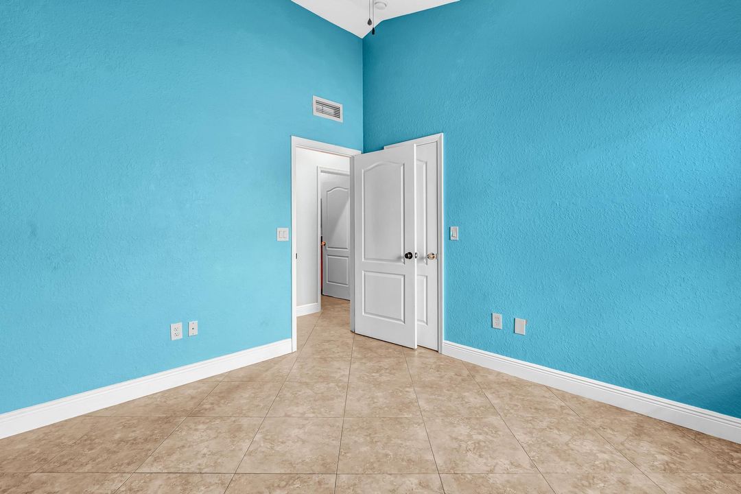 For Sale: $395,000 (3 beds, 2 baths, 1408 Square Feet)