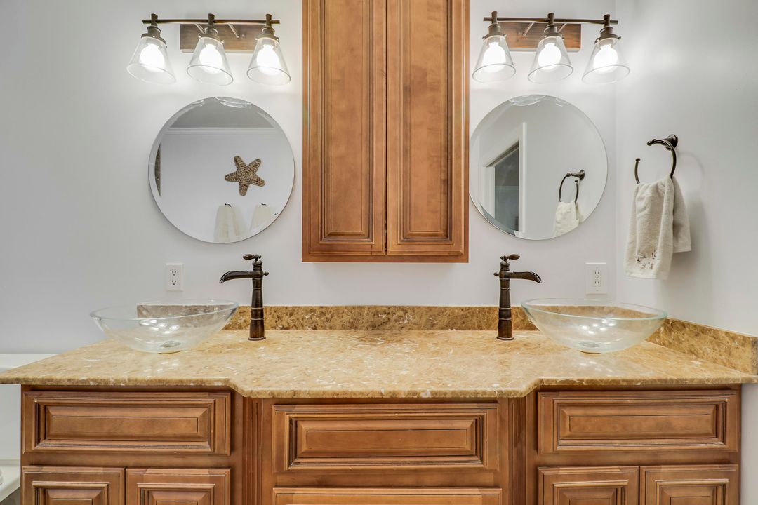 For Sale: $1,250,000 (3 beds, 2 baths, 2432 Square Feet)