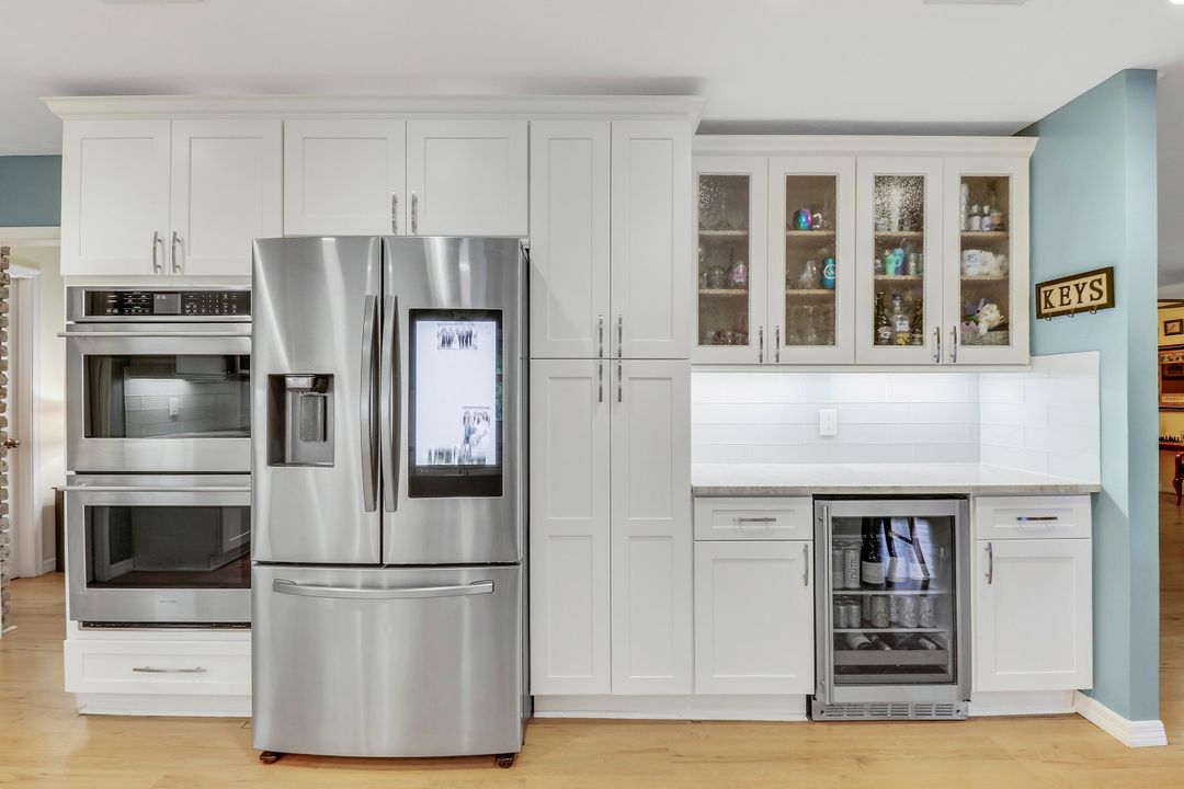 For Sale: $1,250,000 (3 beds, 2 baths, 2432 Square Feet)