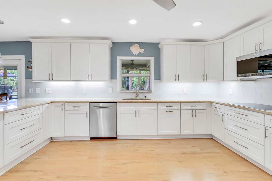 For Sale: $1,250,000 (3 beds, 2 baths, 2432 Square Feet)