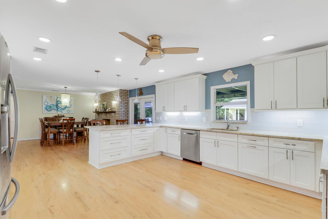 For Sale: $1,250,000 (3 beds, 2 baths, 2432 Square Feet)