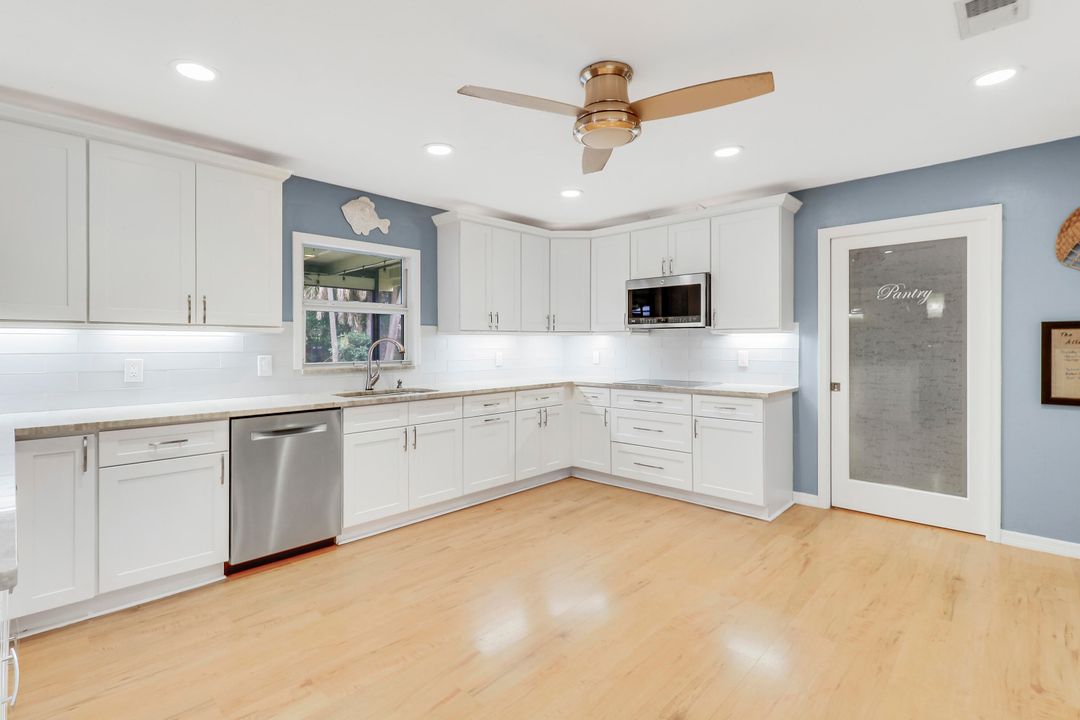 For Sale: $1,250,000 (3 beds, 2 baths, 2432 Square Feet)