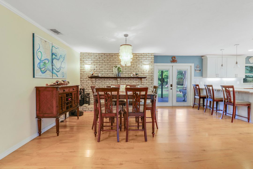 For Sale: $1,250,000 (3 beds, 2 baths, 2432 Square Feet)