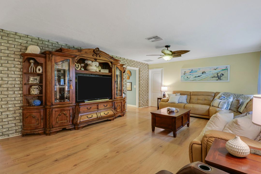 For Sale: $1,250,000 (3 beds, 2 baths, 2432 Square Feet)