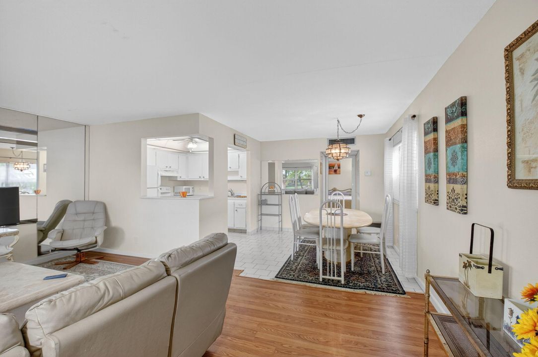 合同活跃: $1,425 (1 贝兹, 1 浴室, 720 平方英尺)