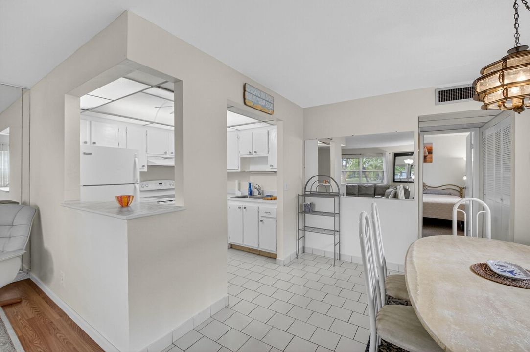 合同活跃: $1,425 (1 贝兹, 1 浴室, 720 平方英尺)