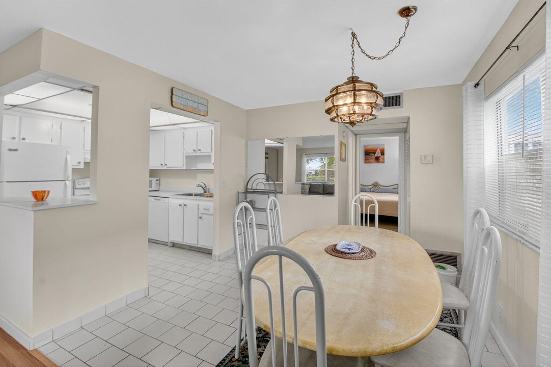 合同活跃: $1,425 (1 贝兹, 1 浴室, 720 平方英尺)