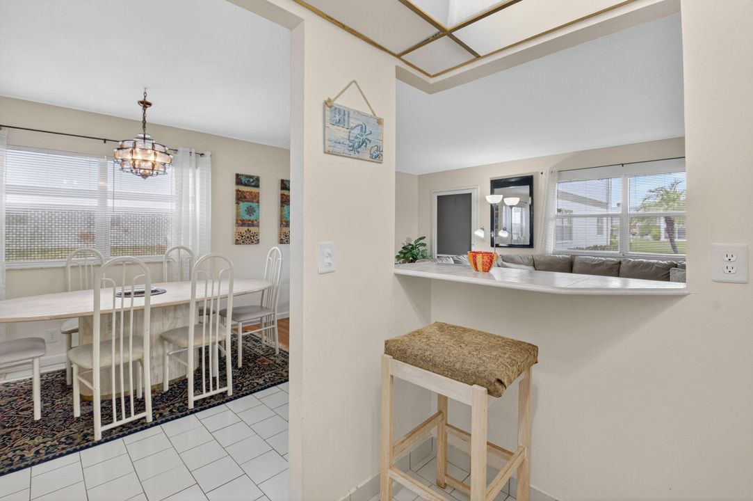 合同活跃: $1,425 (1 贝兹, 1 浴室, 720 平方英尺)