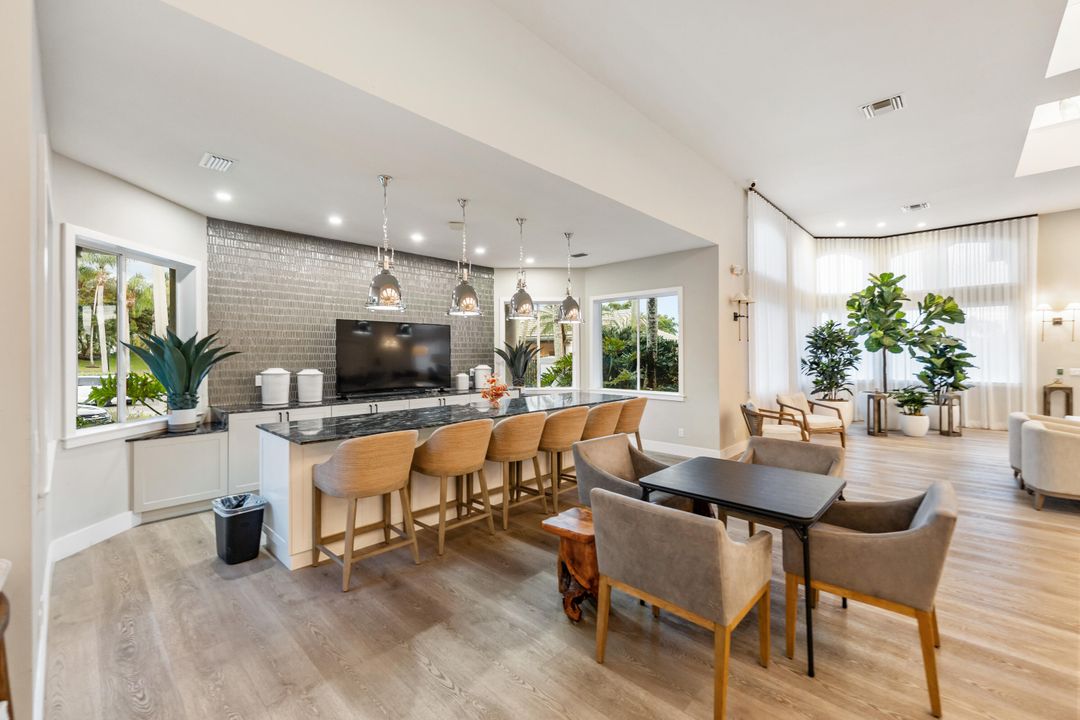 Activo con contrato: $1,099,000 (4 camas, 3 baños, 2805 Pies cuadrados)