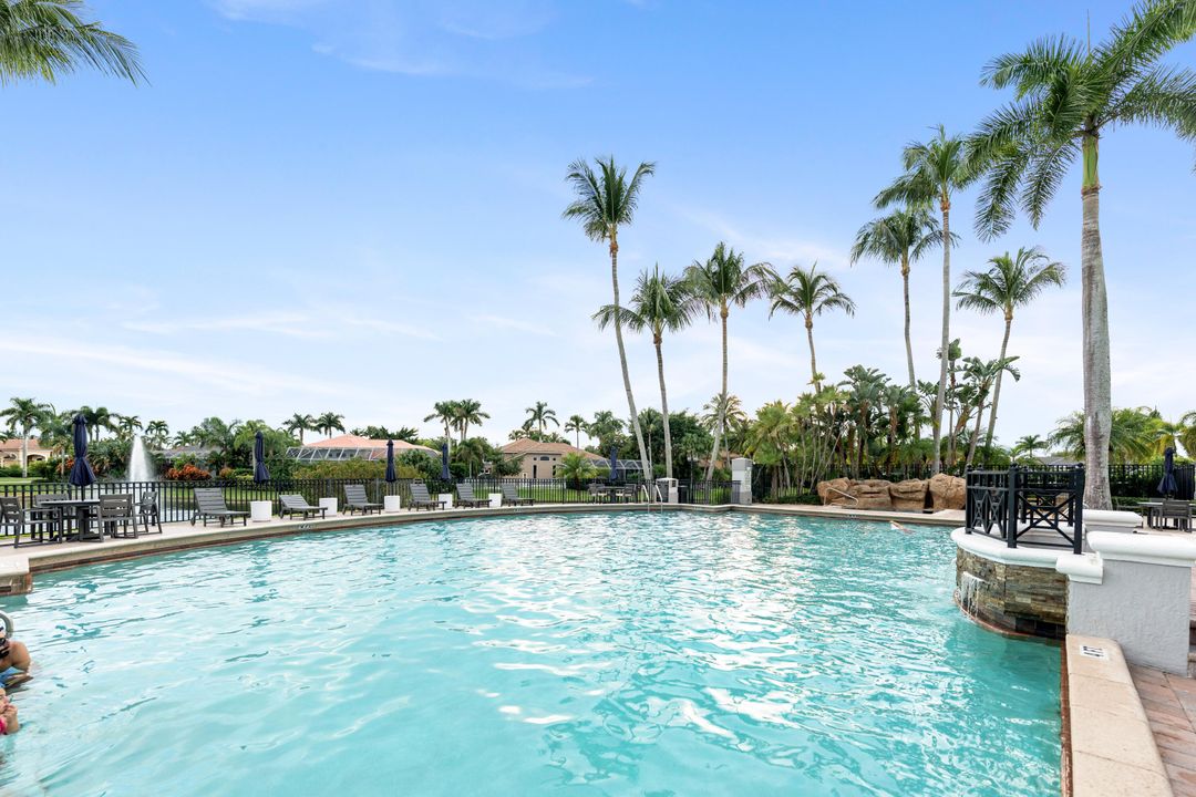 Activo con contrato: $1,099,000 (4 camas, 3 baños, 2805 Pies cuadrados)