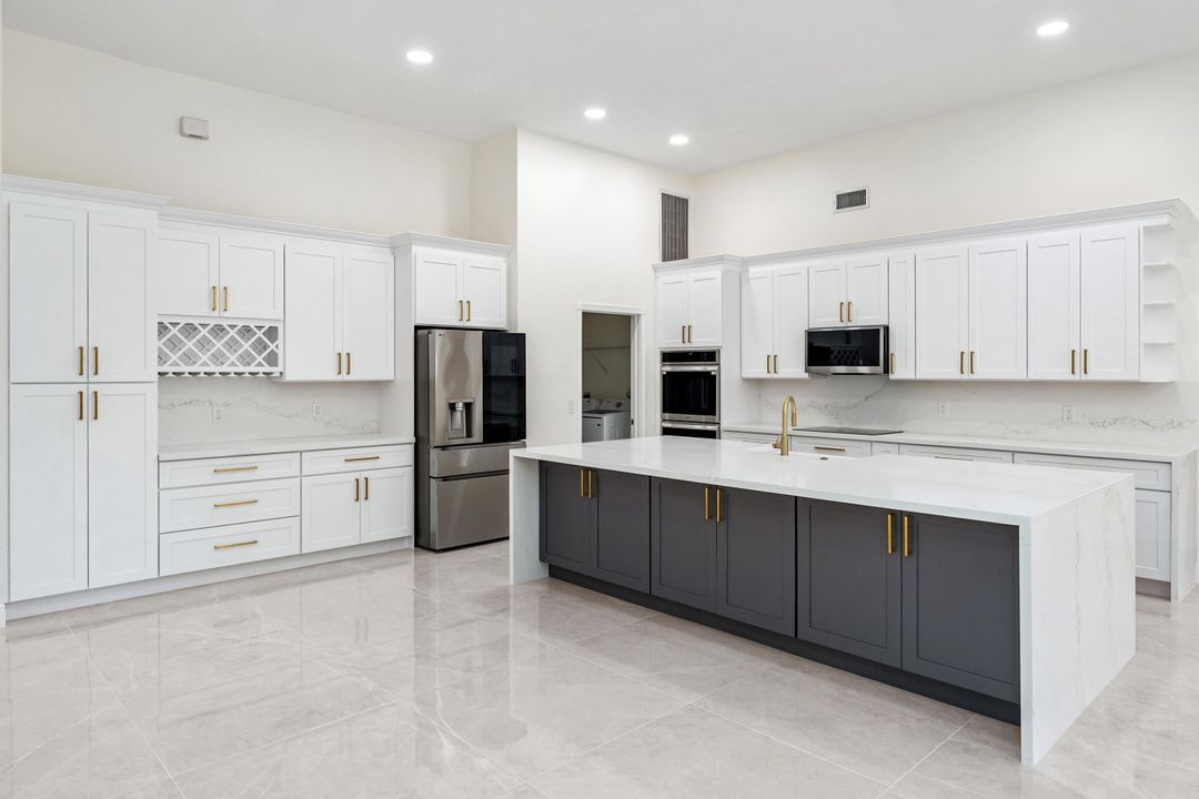 Activo con contrato: $1,099,000 (4 camas, 3 baños, 2805 Pies cuadrados)