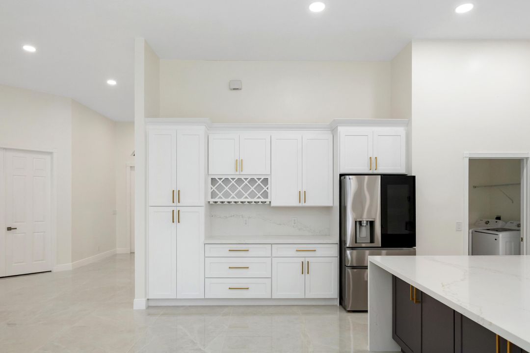 Activo con contrato: $1,099,000 (4 camas, 3 baños, 2805 Pies cuadrados)