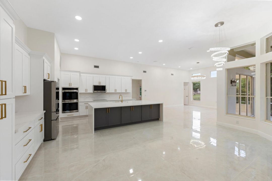 Activo con contrato: $1,099,000 (4 camas, 3 baños, 2805 Pies cuadrados)