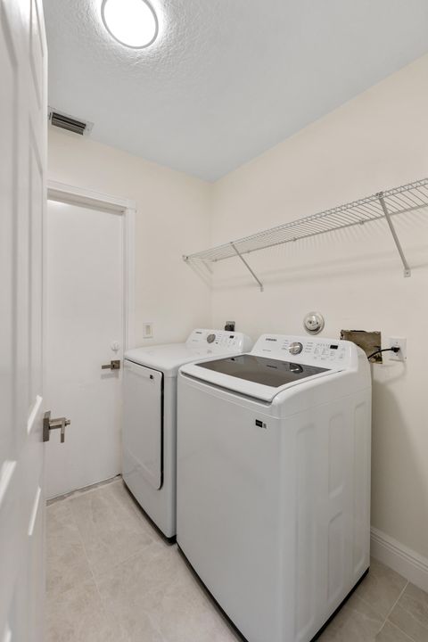 Activo con contrato: $1,099,000 (4 camas, 3 baños, 2805 Pies cuadrados)