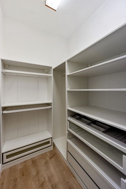 Activo con contrato: $1,099,000 (4 camas, 3 baños, 2805 Pies cuadrados)