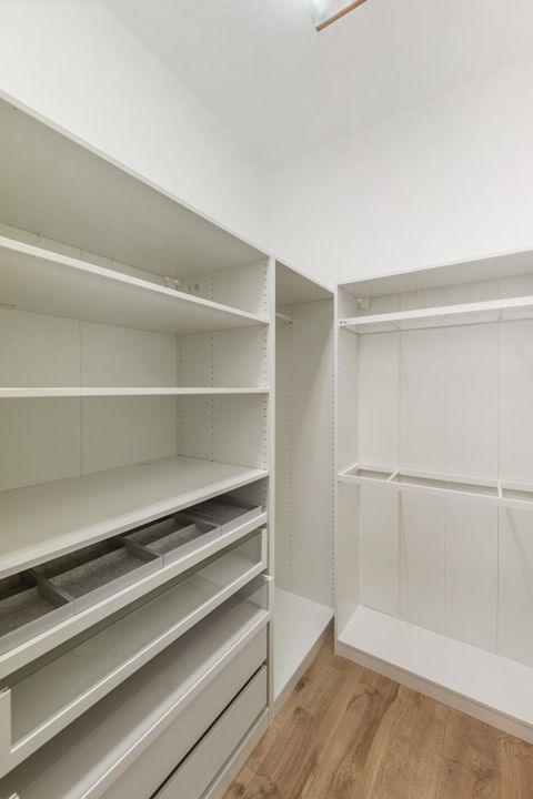 Activo con contrato: $1,099,000 (4 camas, 3 baños, 2805 Pies cuadrados)