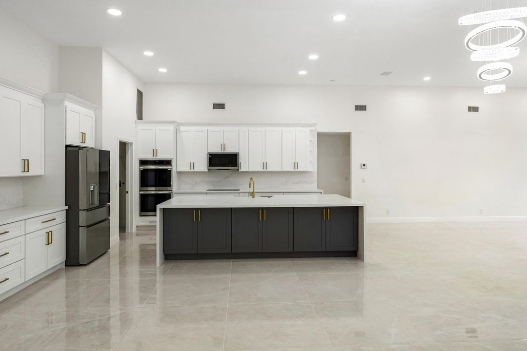 Activo con contrato: $1,099,000 (4 camas, 3 baños, 2805 Pies cuadrados)