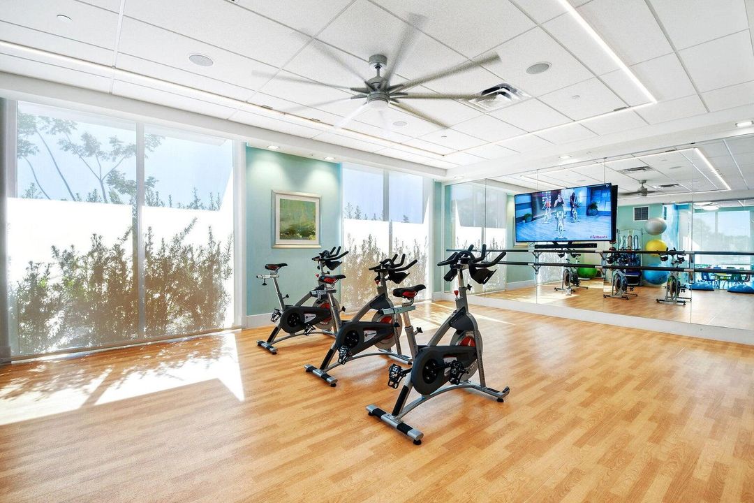 Под контрактом: $8,200 (5 спален, 4 ванн, 3760 Квадратных фут)