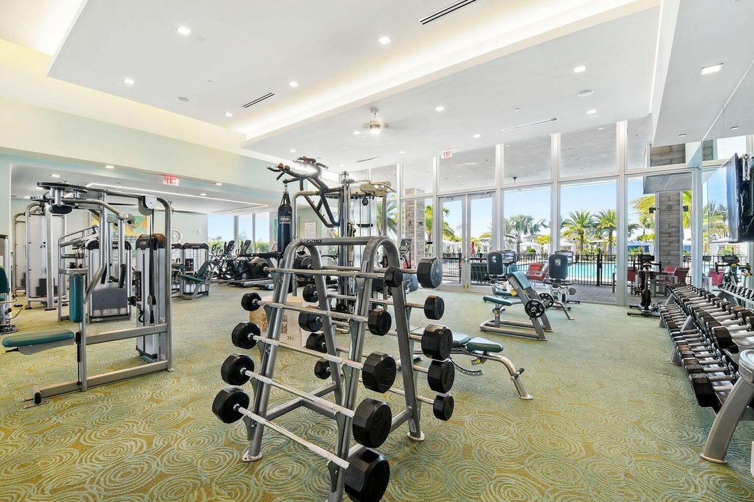 Под контрактом: $8,200 (5 спален, 4 ванн, 3760 Квадратных фут)