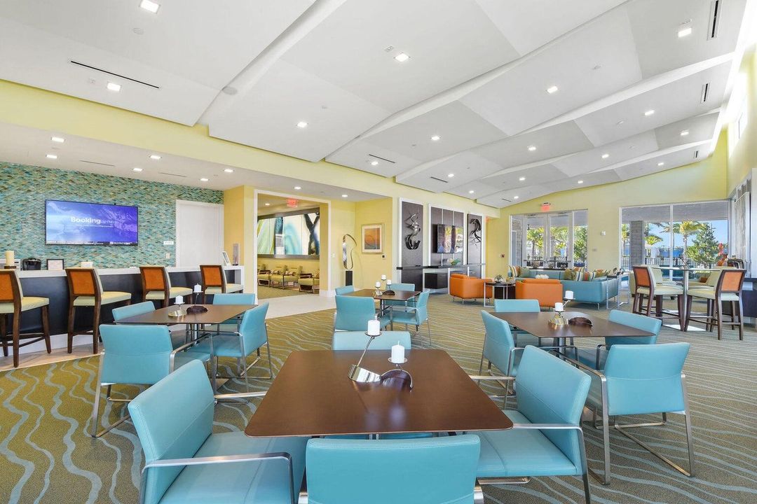 Под контрактом: $8,200 (5 спален, 4 ванн, 3760 Квадратных фут)