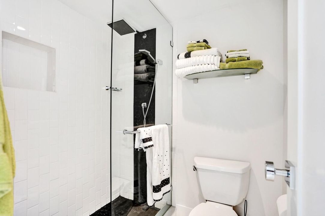 合同活跃: $419,000 (2 贝兹, 2 浴室, 1338 平方英尺)