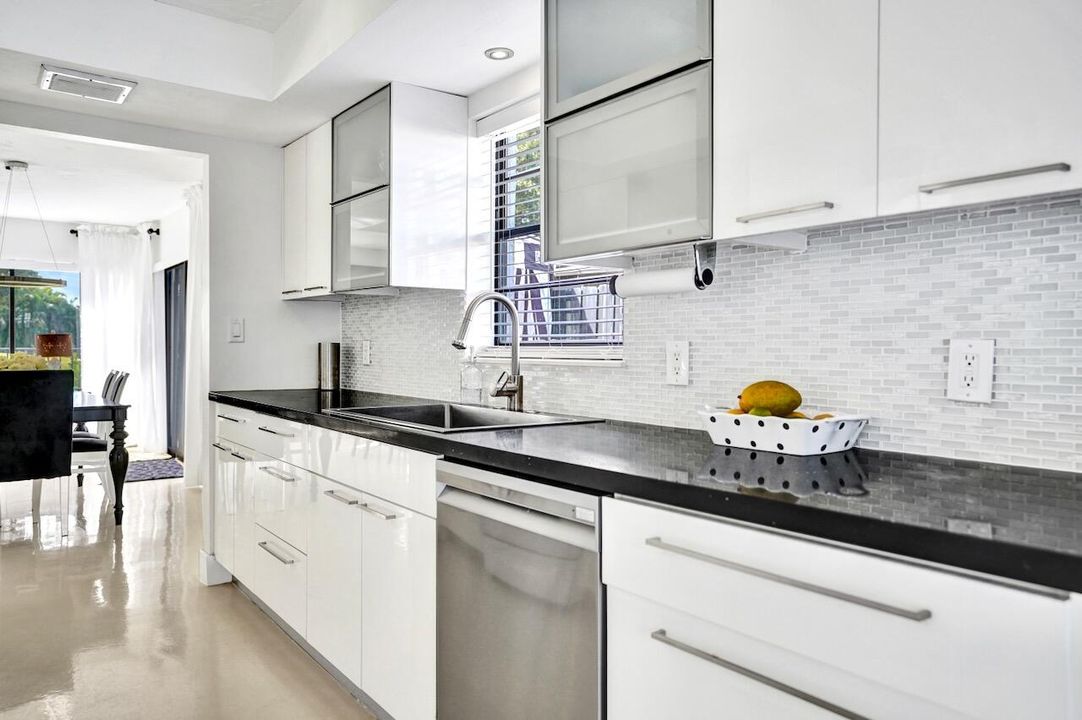 合同活跃: $419,000 (2 贝兹, 2 浴室, 1338 平方英尺)