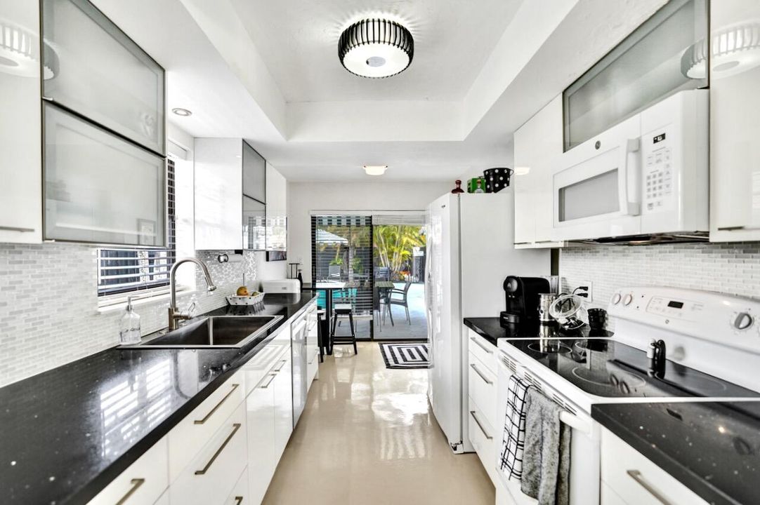 合同活跃: $419,000 (2 贝兹, 2 浴室, 1338 平方英尺)