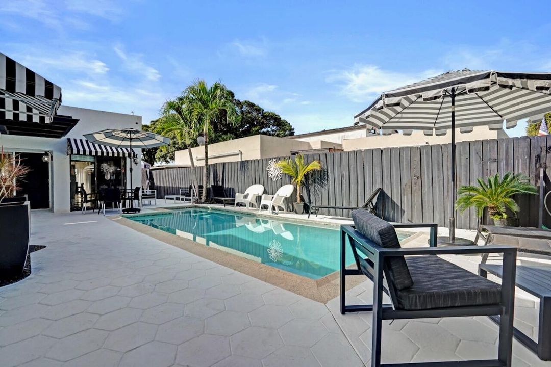 合同活跃: $419,000 (2 贝兹, 2 浴室, 1338 平方英尺)