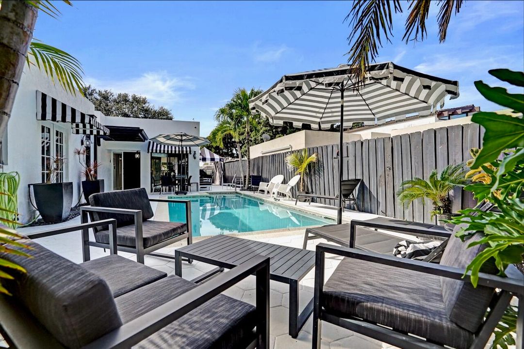 合同活跃: $419,000 (2 贝兹, 2 浴室, 1338 平方英尺)