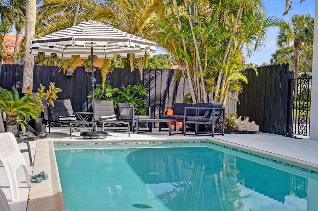 合同活跃: $419,000 (2 贝兹, 2 浴室, 1338 平方英尺)