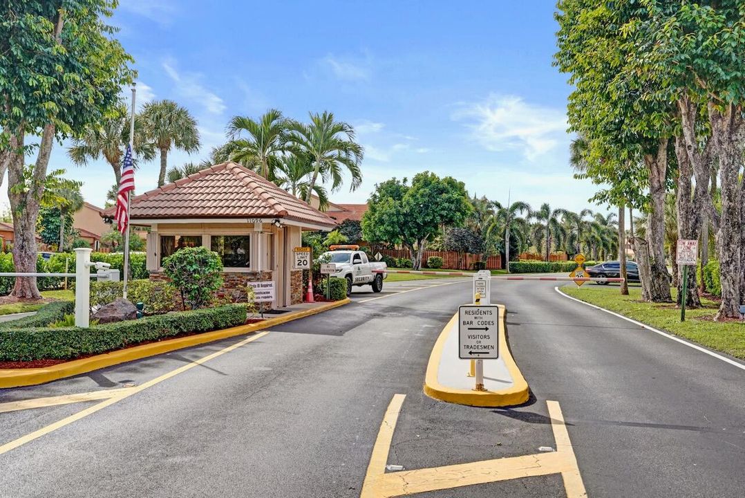 合同活跃: $419,000 (2 贝兹, 2 浴室, 1338 平方英尺)