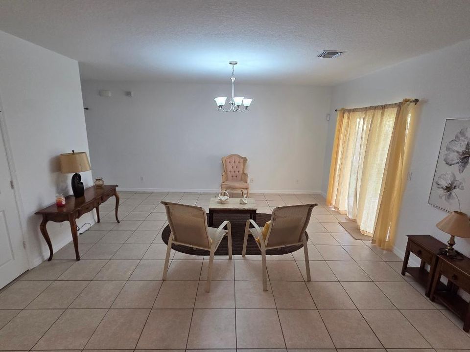 For Sale: $309,000 (3 beds, 2 baths, 1705 Square Feet)