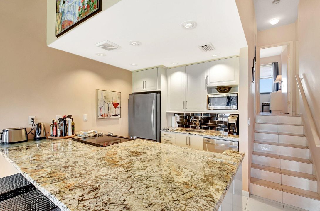 В аренду: $4,000 (1 спален, 2 ванн, 1175 Квадратных фут)