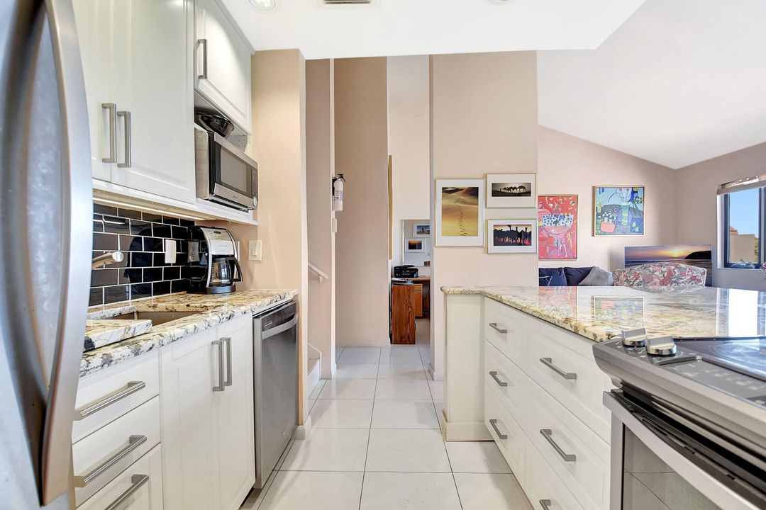 В аренду: $4,000 (1 спален, 2 ванн, 1175 Квадратных фут)