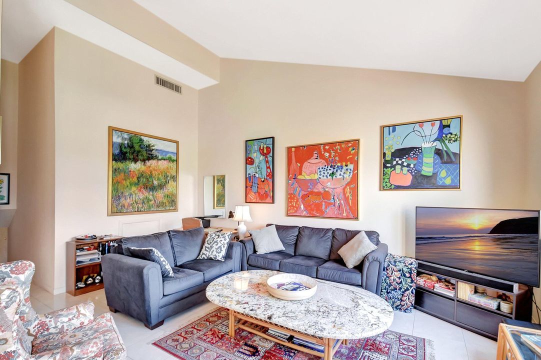 В аренду: $4,000 (1 спален, 2 ванн, 1175 Квадратных фут)