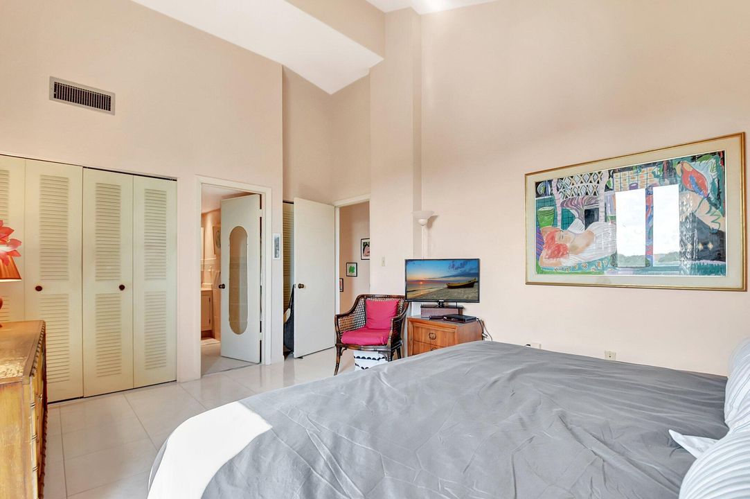 В аренду: $4,000 (1 спален, 2 ванн, 1175 Квадратных фут)