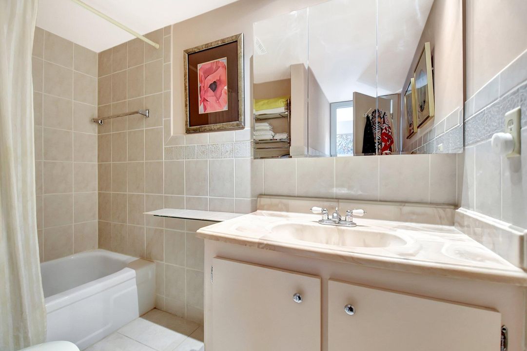 В аренду: $4,000 (1 спален, 2 ванн, 1175 Квадратных фут)