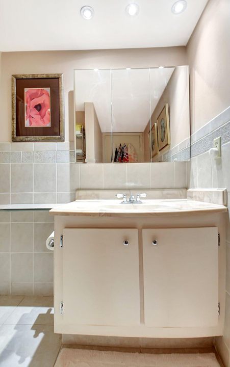 В аренду: $4,000 (1 спален, 2 ванн, 1175 Квадратных фут)