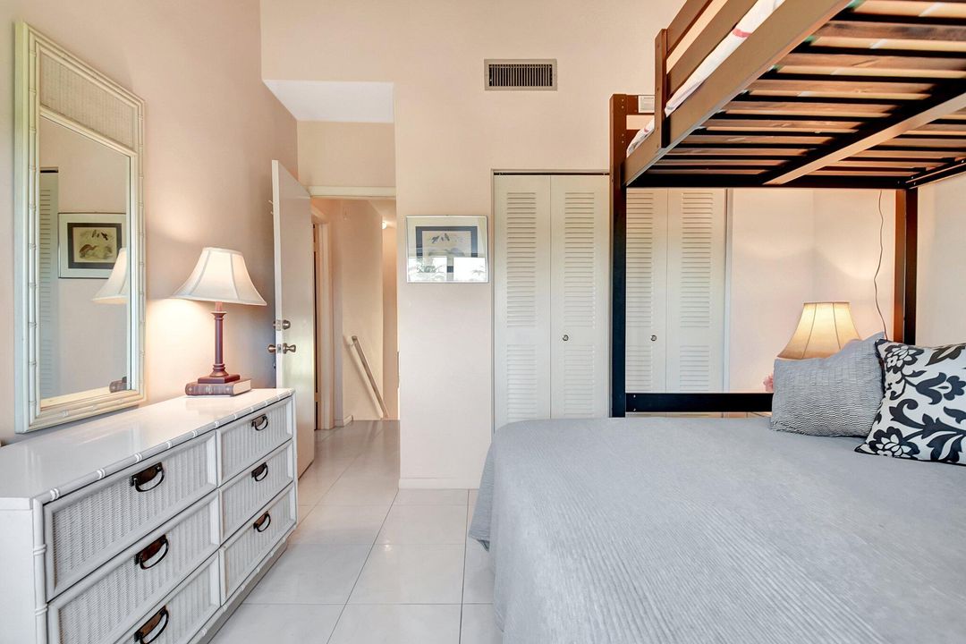 В аренду: $4,000 (1 спален, 2 ванн, 1175 Квадратных фут)