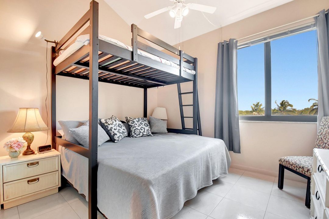 В аренду: $4,000 (1 спален, 2 ванн, 1175 Квадратных фут)