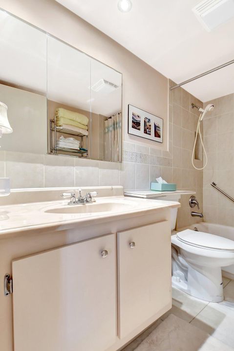 В аренду: $4,000 (1 спален, 2 ванн, 1175 Квадратных фут)