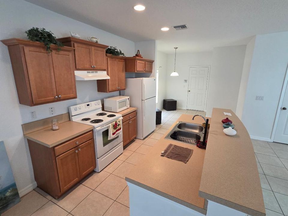 For Sale: $309,000 (3 beds, 2 baths, 1705 Square Feet)