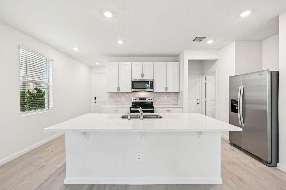 En Renta: $2,450 (3 camas, 2 baños, 1808 Pies cuadrados)