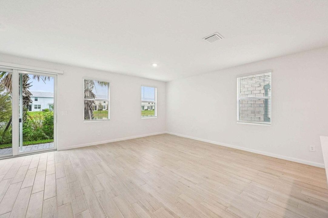 En Renta: $2,450 (3 camas, 2 baños, 1808 Pies cuadrados)