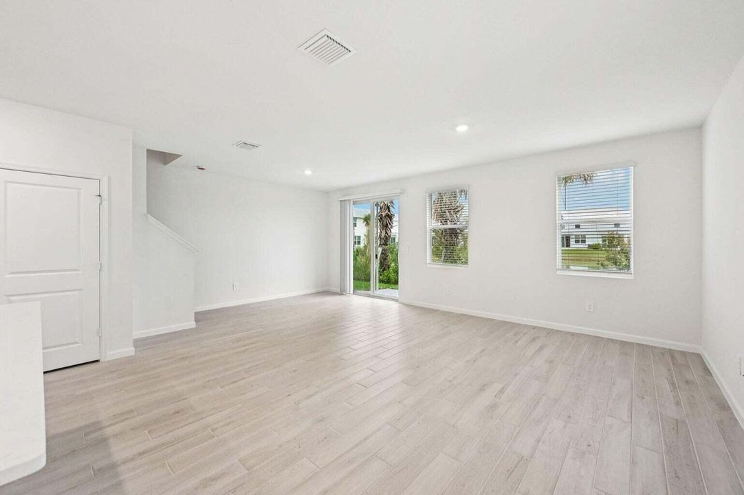 En Renta: $2,450 (3 camas, 2 baños, 1808 Pies cuadrados)